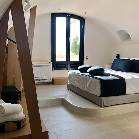 Candele Suites Фира Екстериор снимка
