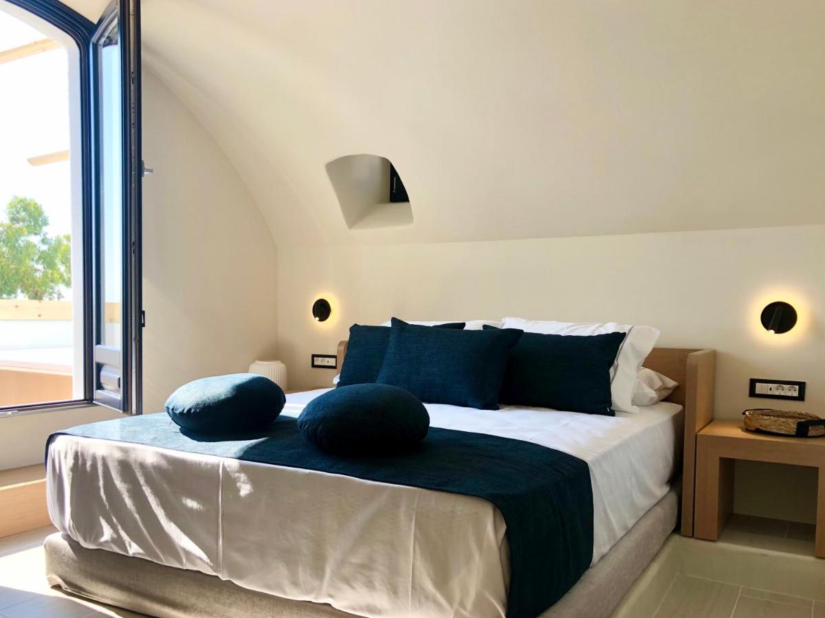 Candele Suites Фира Екстериор снимка