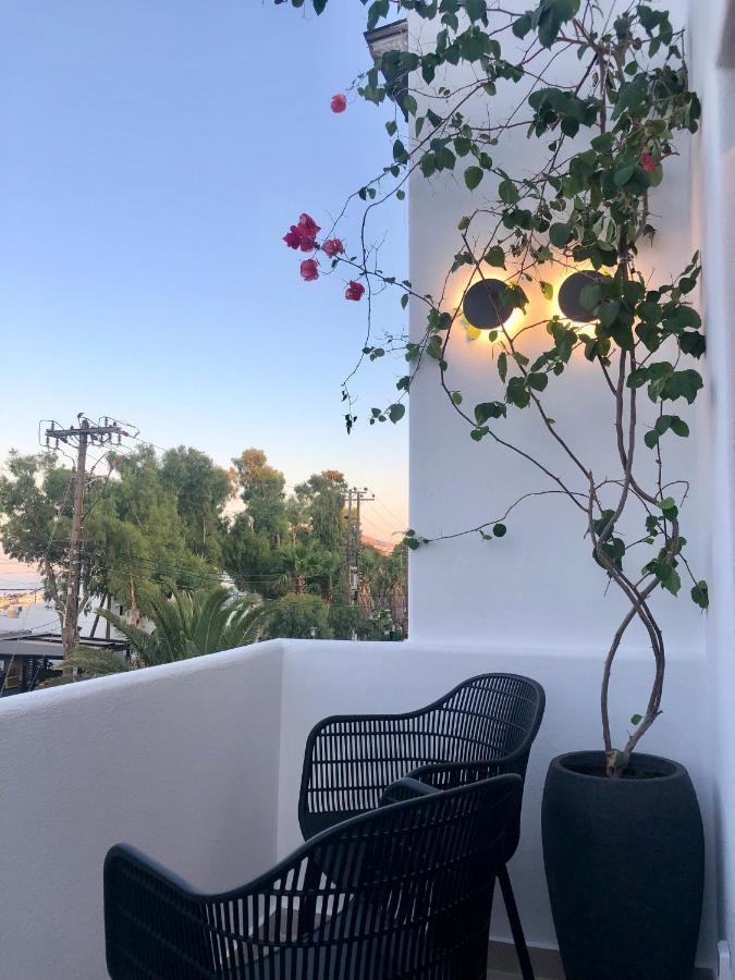 Candele Suites Фира Екстериор снимка
